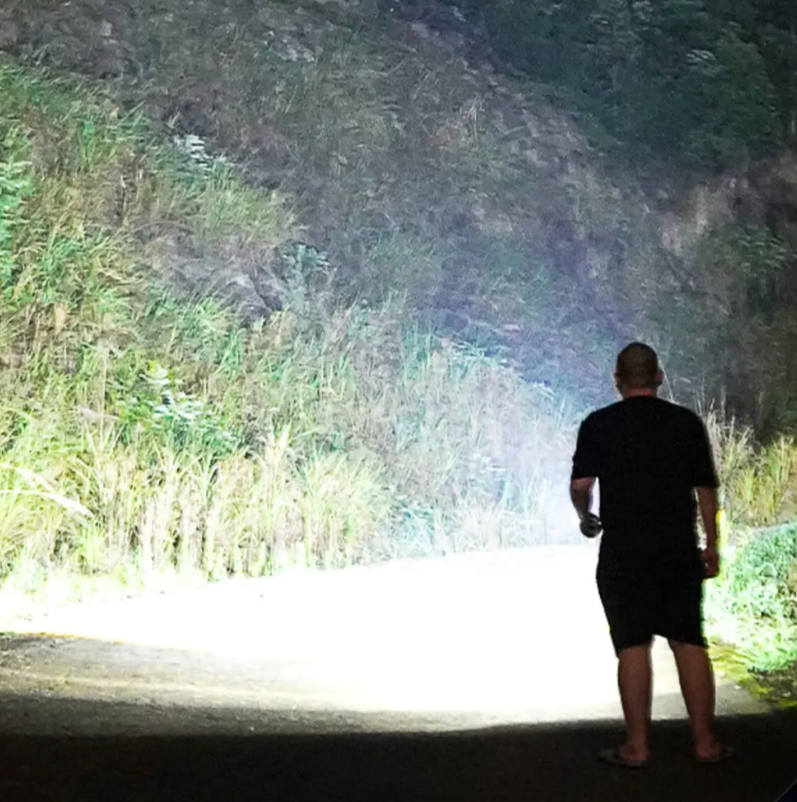 Vista 7 de Linterna LED Recargable Tipo C Viral